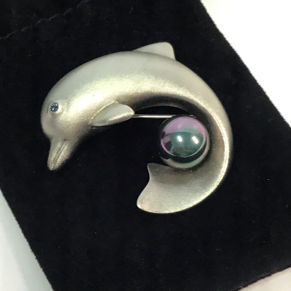 🔥Silver Dolphin Brooch with Iridescent Accent dark pearl & gem eye Signed Butler